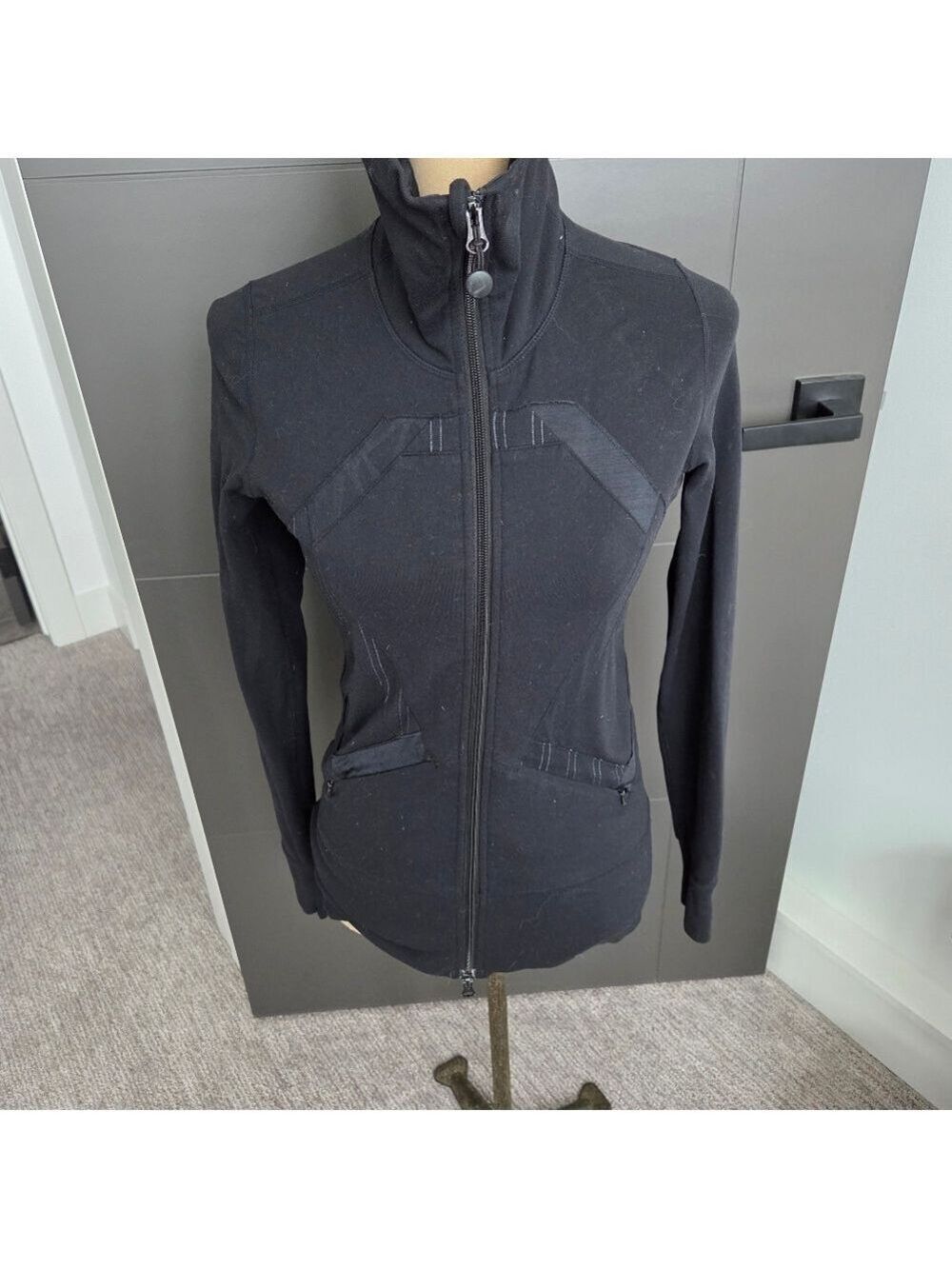 Lululemon Black Sweater Women’s Crewneck Knit Zip Up Casual (Size 6?)